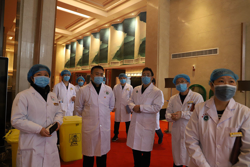 2.6院领导深入桂花山隔离点_副本.jpg